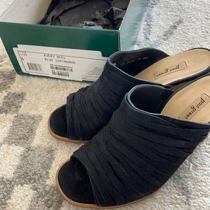 NWOT Paul Green Avery Heel sandals - size 6